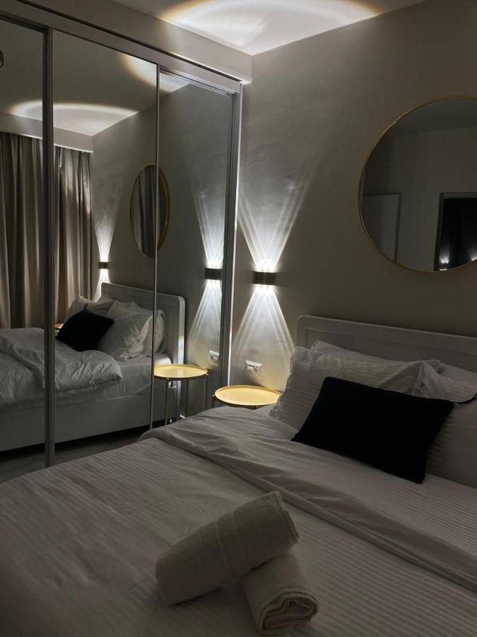 Liz Suite Caesarea Luaran gambar