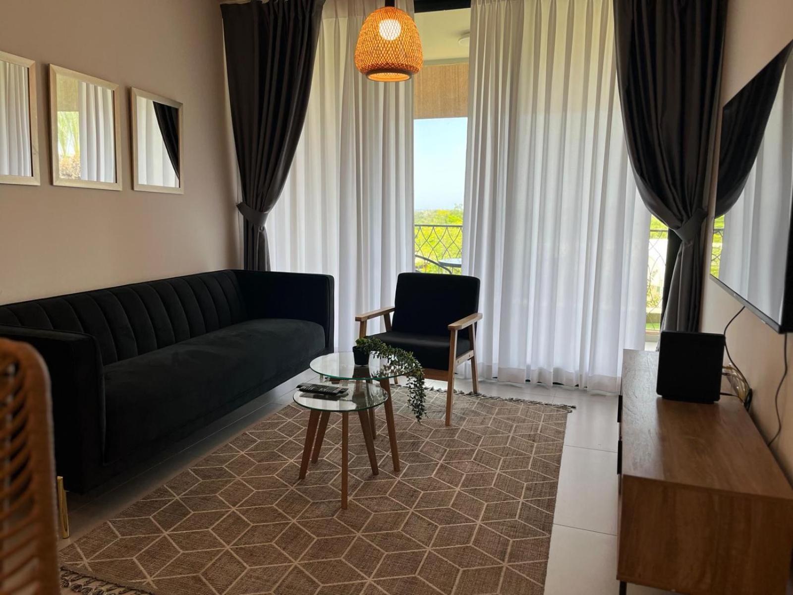 Liz Suite Caesarea Luaran gambar