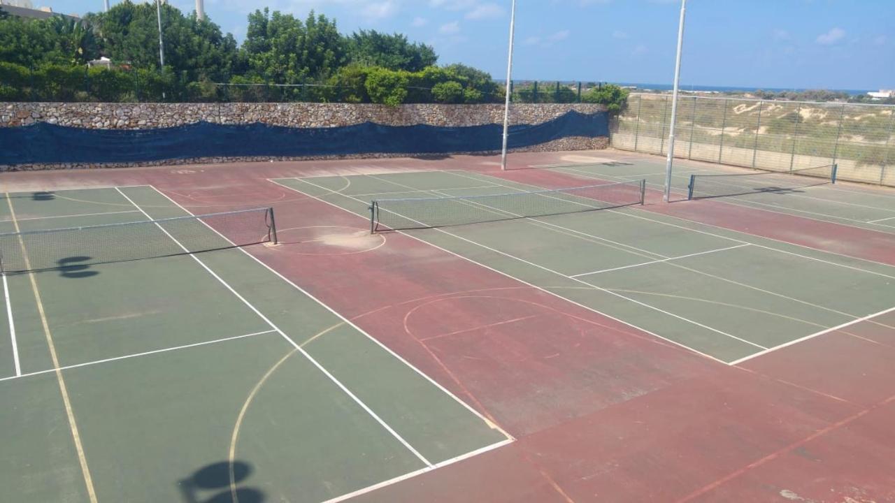 Liz Suite Caesarea Luaran gambar