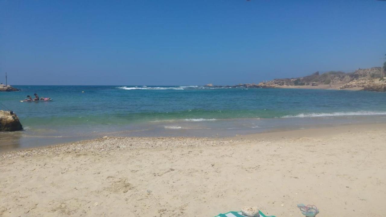 Liz Suite Caesarea Luaran gambar