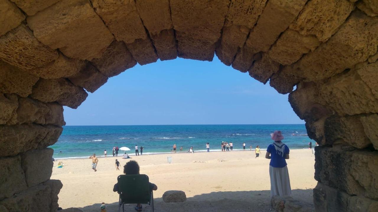 Liz Suite Caesarea Luaran gambar