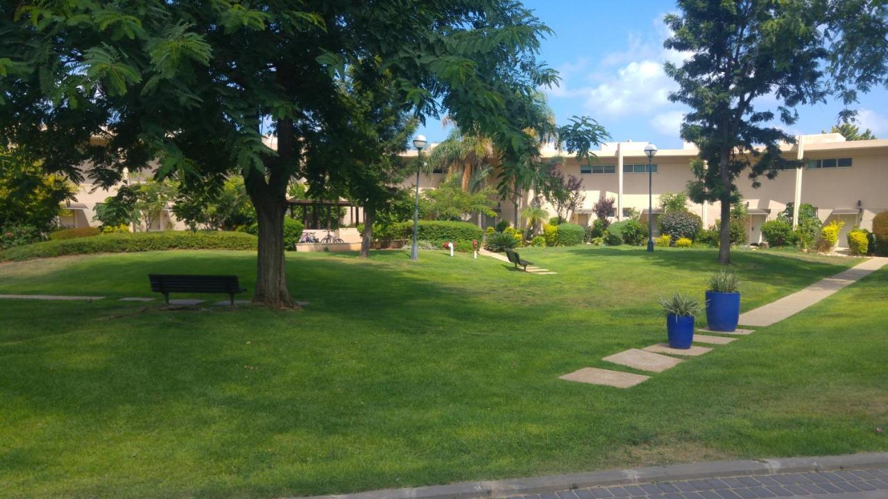 Liz Suite Caesarea Luaran gambar