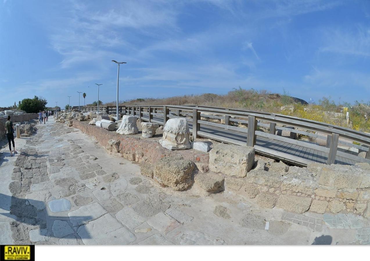 Liz Suite Caesarea Luaran gambar