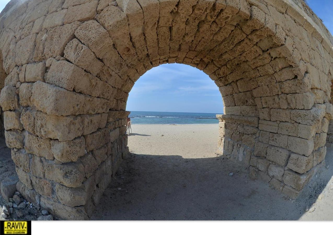 Liz Suite Caesarea Luaran gambar