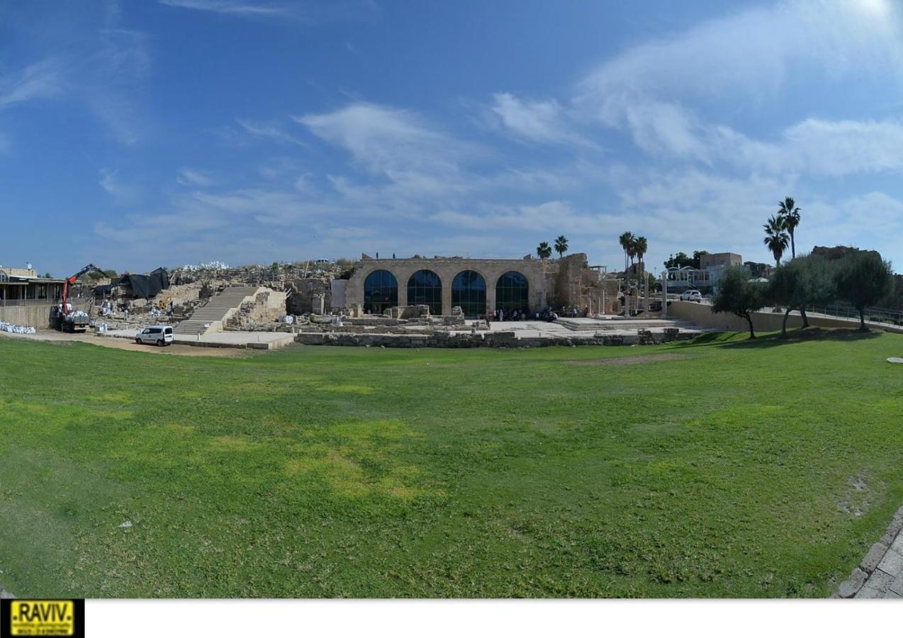 Liz Suite Caesarea Luaran gambar