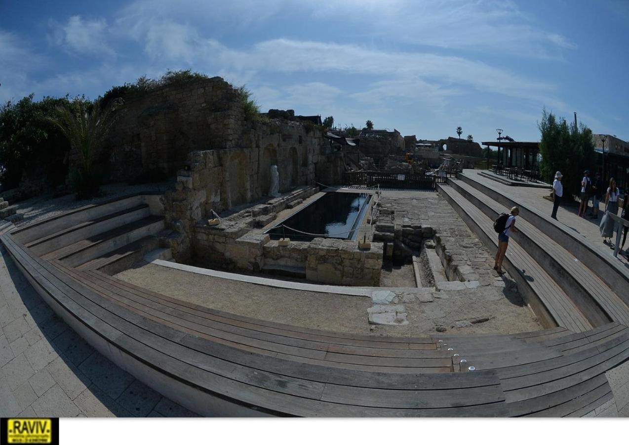 Liz Suite Caesarea Luaran gambar