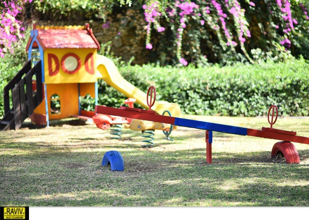 Liz Suite Caesarea Luaran gambar