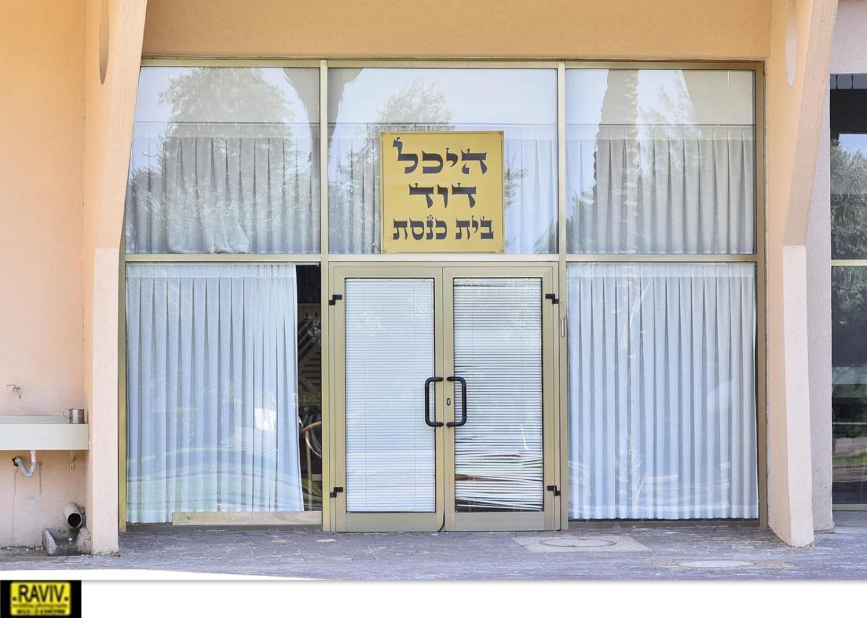 Liz Suite Caesarea Luaran gambar