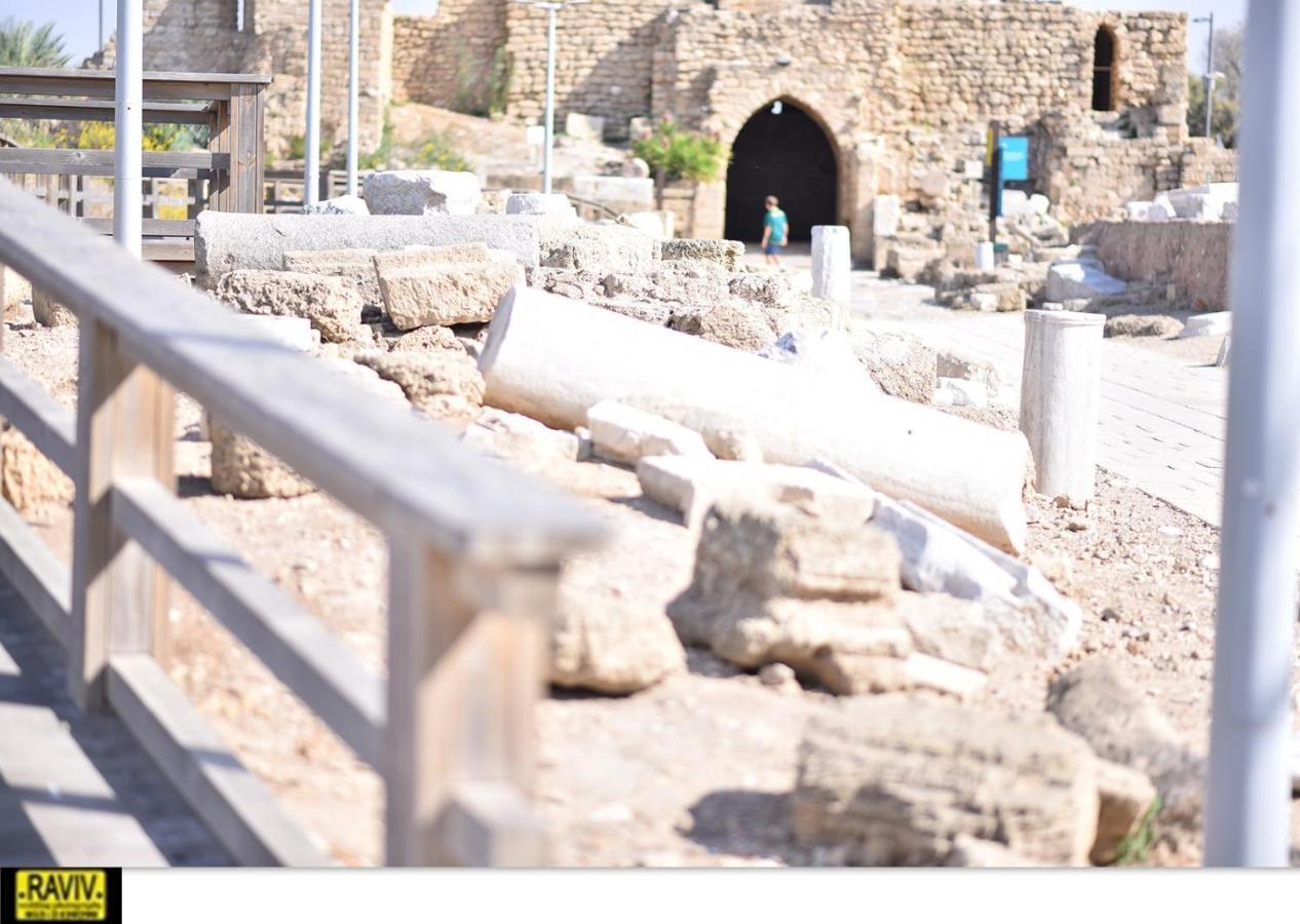 Liz Suite Caesarea Luaran gambar