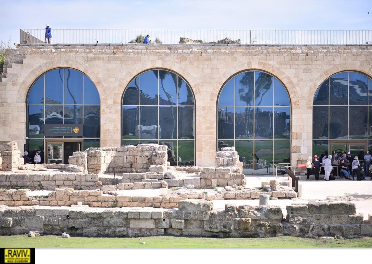Liz Suite Caesarea Luaran gambar