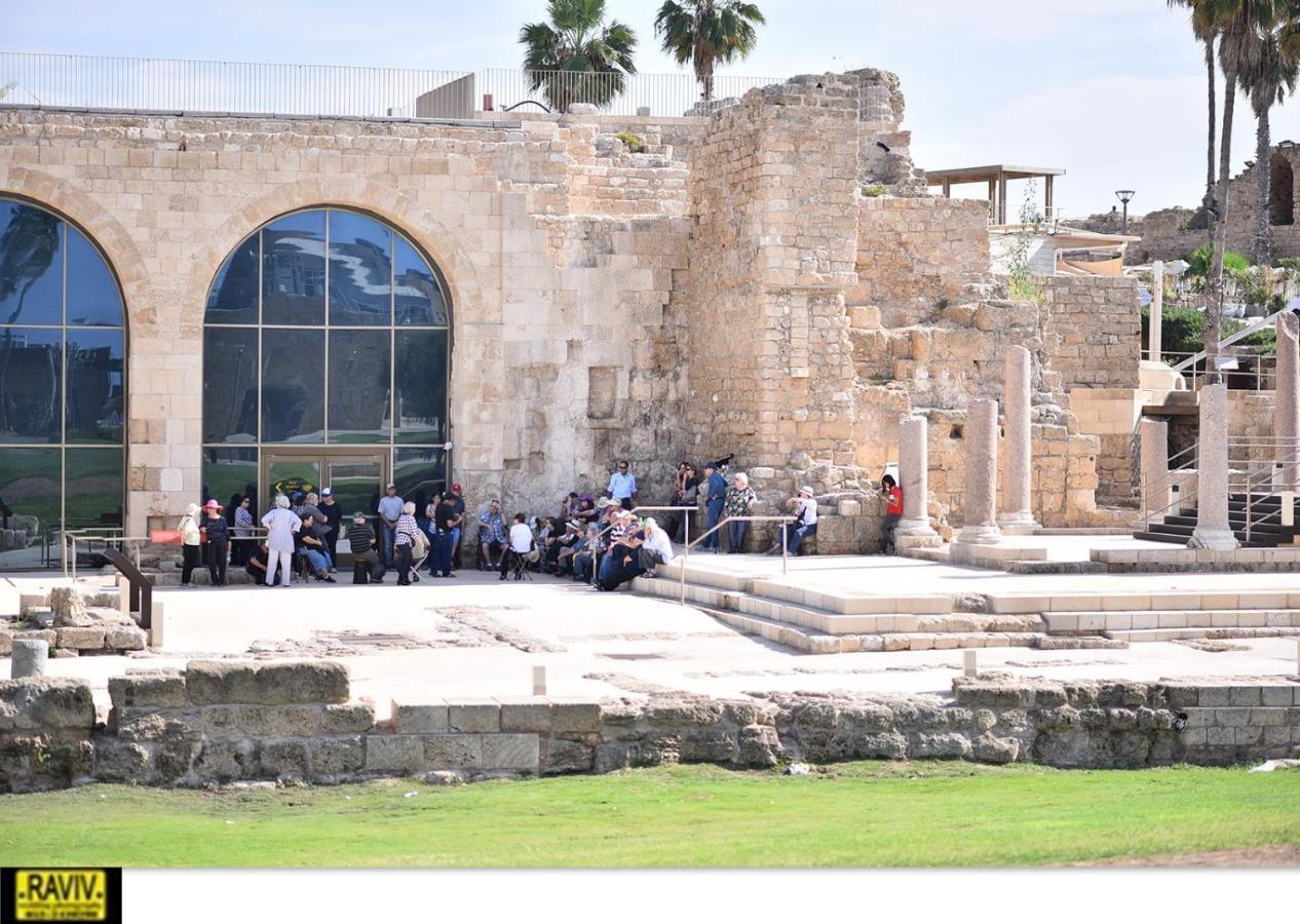 Liz Suite Caesarea Luaran gambar
